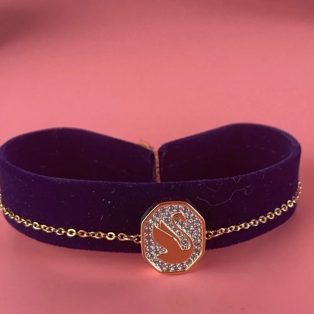 Swarovski Signum bracelet
Swan, White, Rose gold-tone plated - Picture 4 of 6